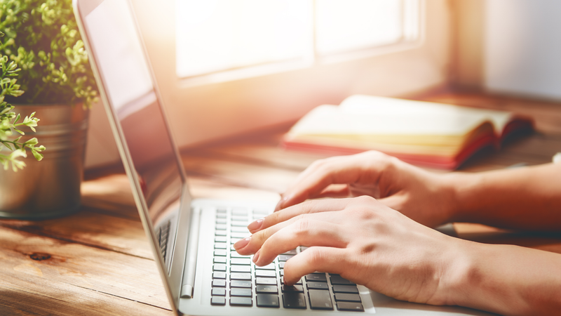 Best Practices for Sharing the News of a Parents Passing Online